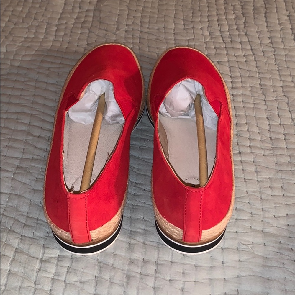LANDS END RED SUEDE ESPADRILLES - Picture 3 of 5
